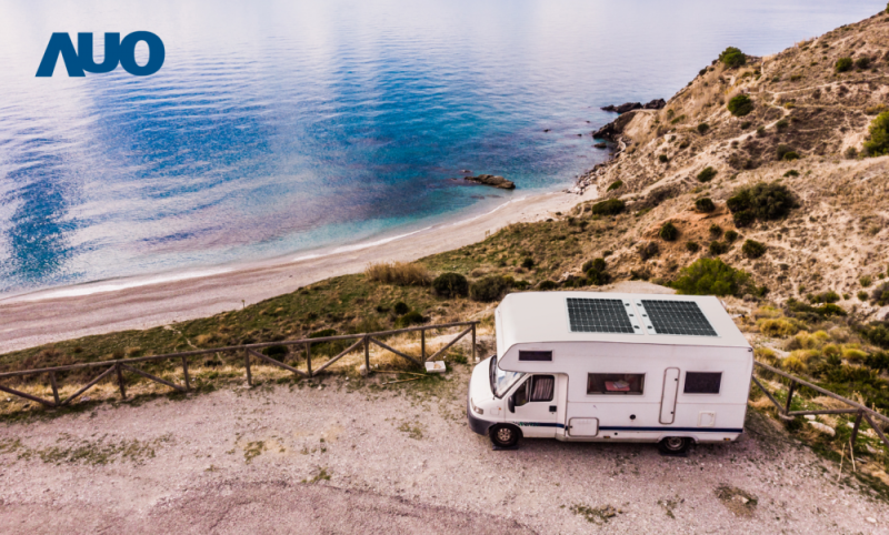 「可撓輕量化太陽光電板SunCurva」使用輕量特殊耐候型複合板取代傳統太陽能板的玻璃前板，不僅降低70%重量，每米平方僅3Kg；具有抗衝擊性能及通過電磁相容性測試，可應用於交通運輸工具，如露營車、遊艇等